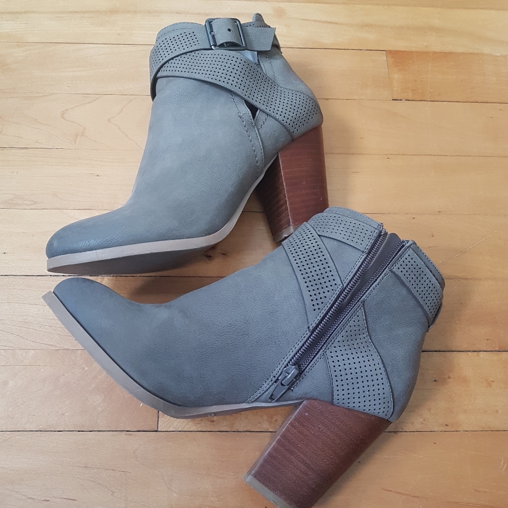 Call It Spring Ankle Booties Grey 3.5" Inches Heel Sz 7.5